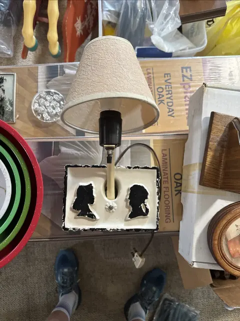 Silhouette lamp with shade