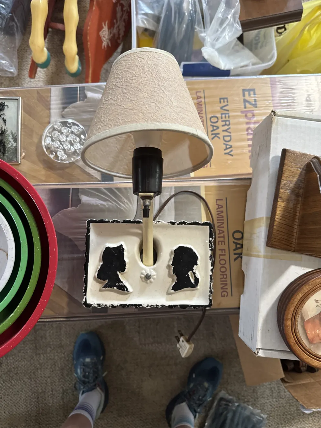 Silhouette lamp with shade